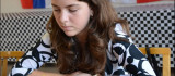 Genç satranç ustası, büyük gururumuz Nurgül Salimova, Dünya sıralamasında birinciliğe yükseldi